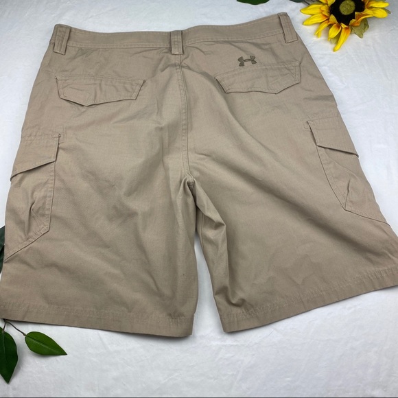 ❌SOLD❌ Under Armour Khaki Cargo Heat Gear Loose - Picture 5 of 8